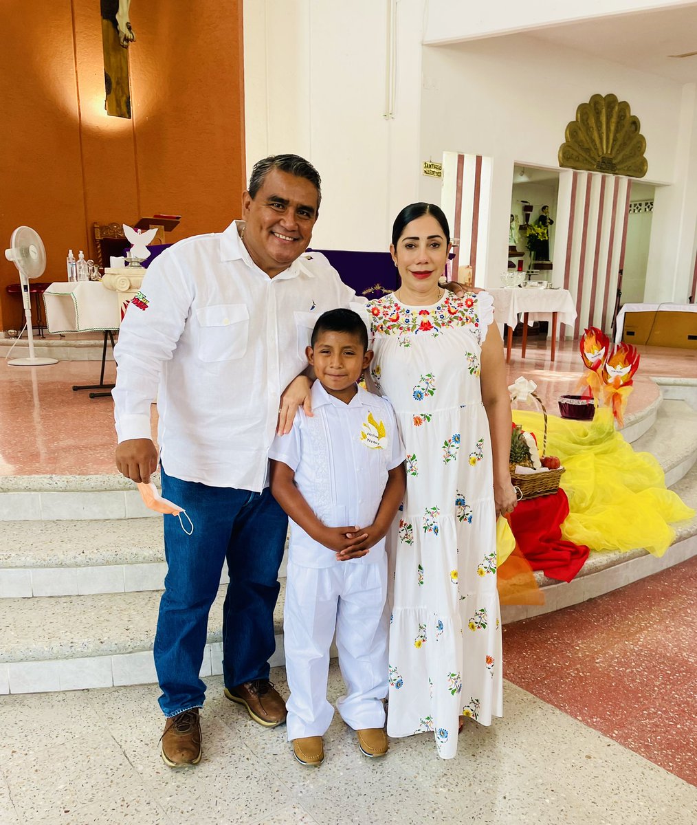 Estamos muy felices en la recepción de sacramentos de 4 niños guerreros: bautizo, confirmación y primera comunión.
Acompañamos con mucha alegría a nuestro ahijado Giovanni, en su primera comunión.
Primeramente Dios todas y todos los niños guerreros ganarán la batalla.
🙏🙏