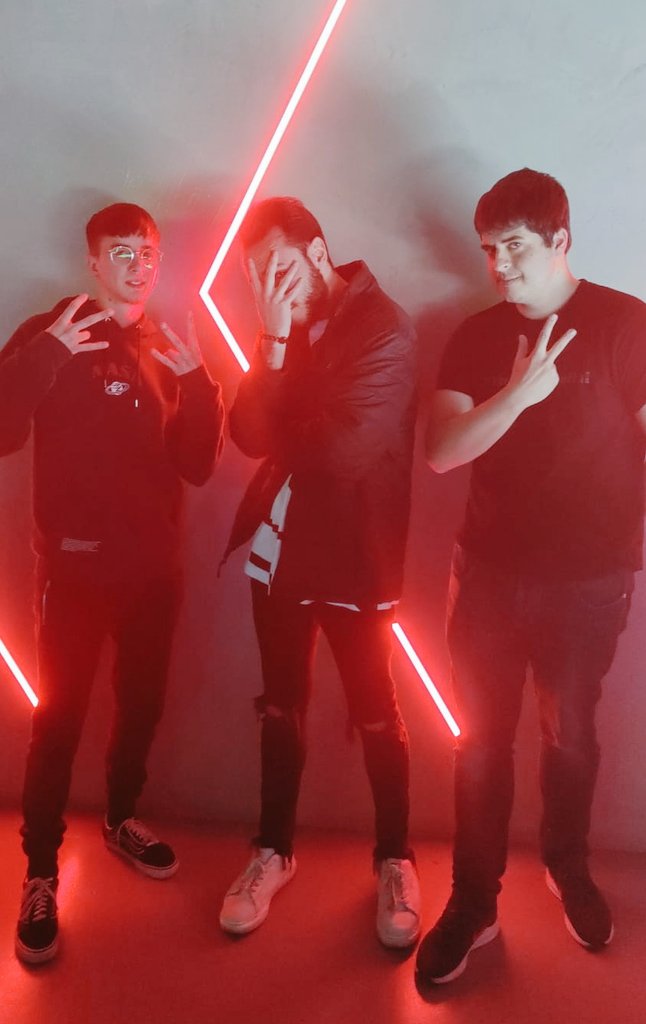 SmashAlicante's tweet photo. TOP 8 BeeSmash 9 🐝

🏆 @Cigotoast
🥈 @ForTseKe 
🥉 @N_K_Nessome
4° @capitan_narfio
5° @GEL00N
5° @MVL_FG
7° @Lapis_YoRHa
7° @5darklu 

🆚 Resultados completos https://t.co/I2OV1hUsAb 

Gracias a tod@s nos vemos en el BeeSmash X 💕 https://t.co/zqDndekJkm