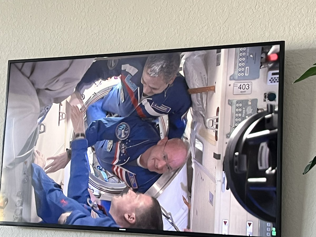 nmo941's tweet photo. When 9 is doing a school project on @StationCDRKelly you have to do all the research #ayearinspace https://t.co/drxOg1iiV0