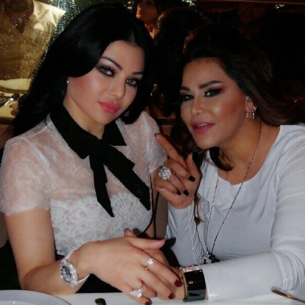 فنانة الخليج #احلام_الشامسي تعيد نشر صور الديڤا #هيفاء_وهبي الأخيرة عبر خاصية الستوري مُعلقة: صديقتي القمر ❤️‍🔥