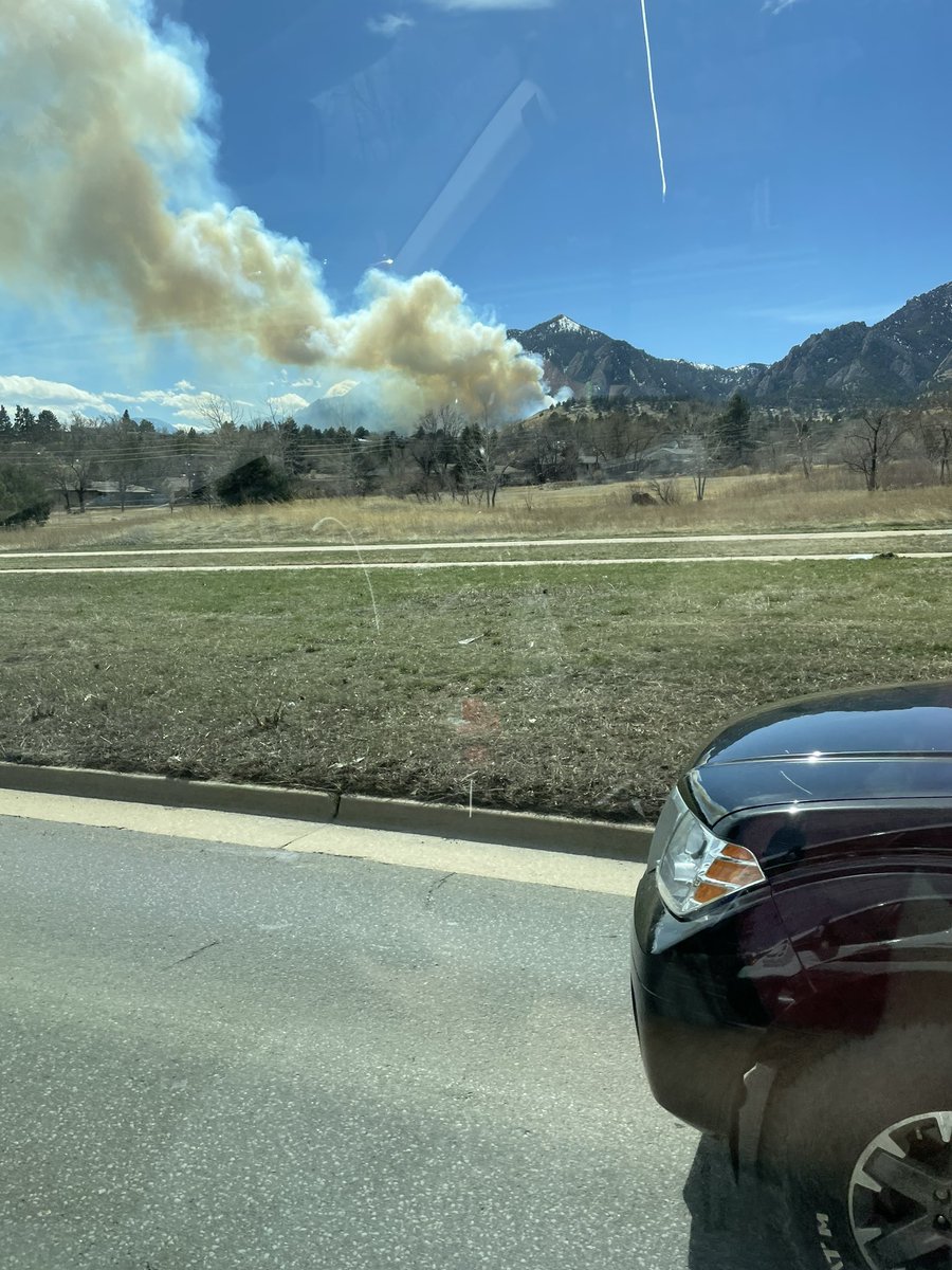 boulderpolice's tweet image. This is being called the #NCARFire The @bouldercolorado EOC has been activated. Wireless Emergency Alerts have been sent to ALL cell phones within a 1/4 mile radius from NCAR. Message is to EVACUATE area due to fast moving wildfire #boulder