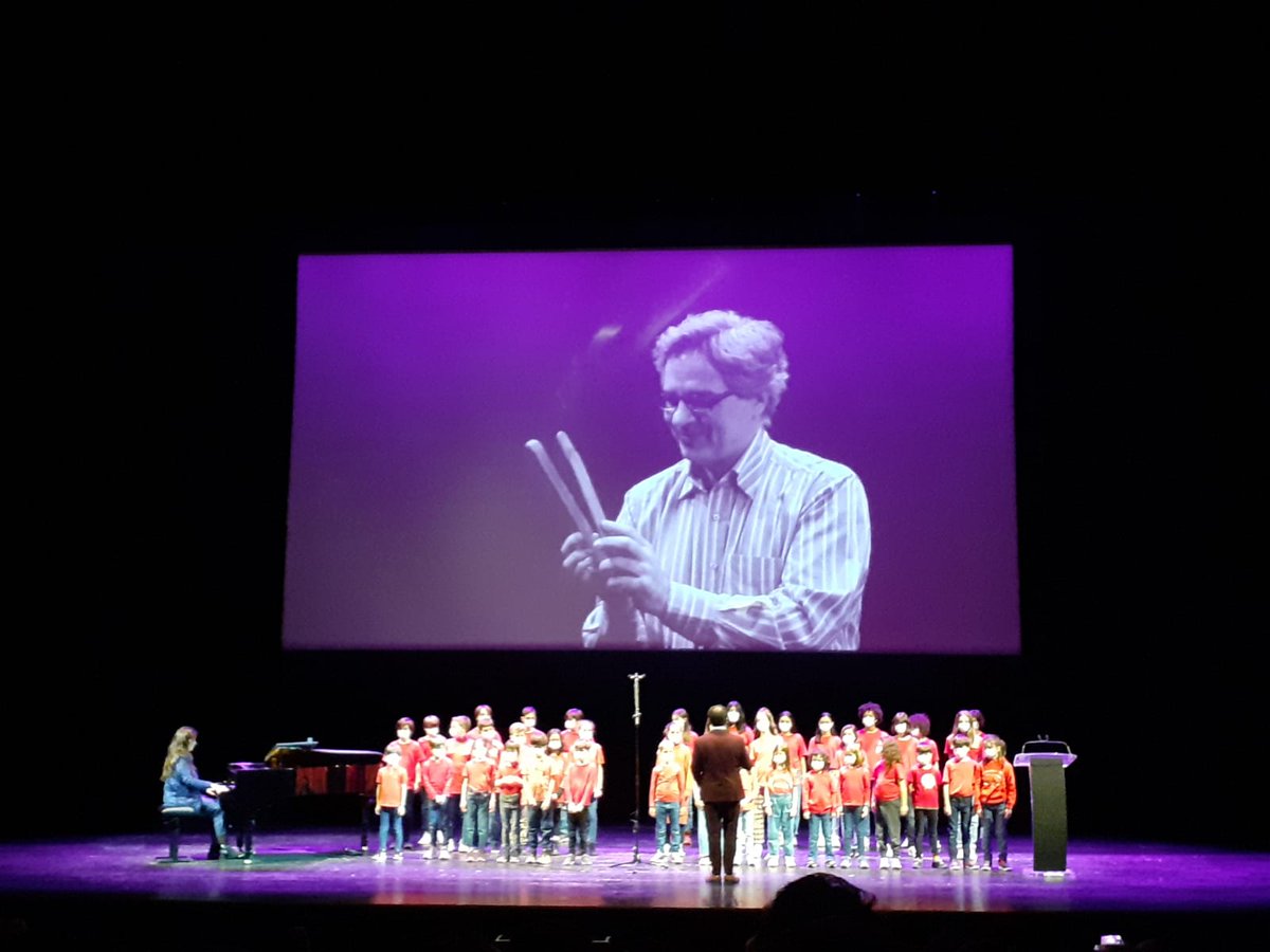 sanahuja's tweet photo. Hoy, Mar Torres @LesArtsValencia ha estado junto parte de la familia @proyectolova en el homenaje a Pedro Sarmiento. Un recuerdo que se suma a los tantos vividos junto a él. #lesartséseducació https://t.co/83RqY1eDaF