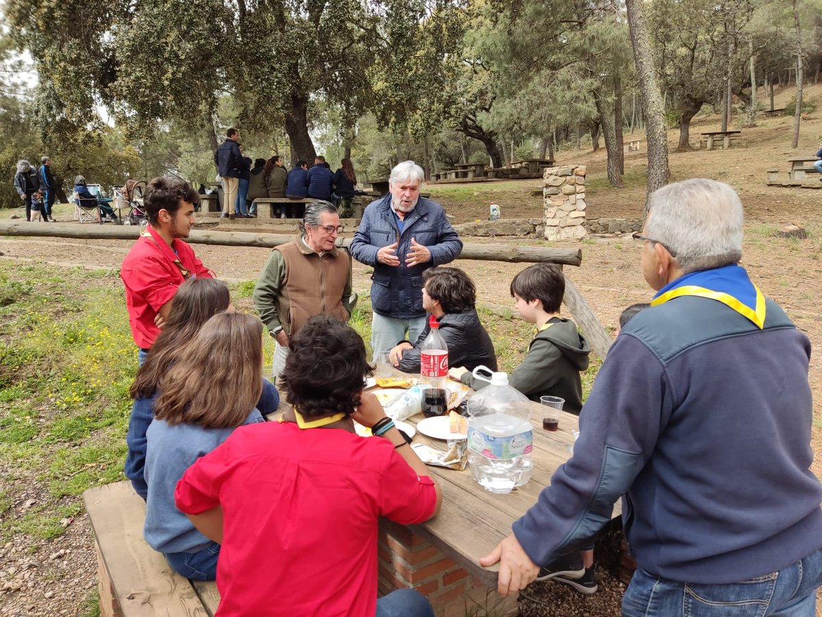 Espectacular día el que ha disfrutado nuestro grupo <a href="/scoutslasalle/">GSC La Salle Córdoba ⚜️</a> conmemorando su 50 aniversario. La jornada comenzó con una ruta hasta Los Villares y una vez allí, perol y tarta. La celebración ha estado marcada por la asistencia de todas las ramas del grupo y antiguos miembros