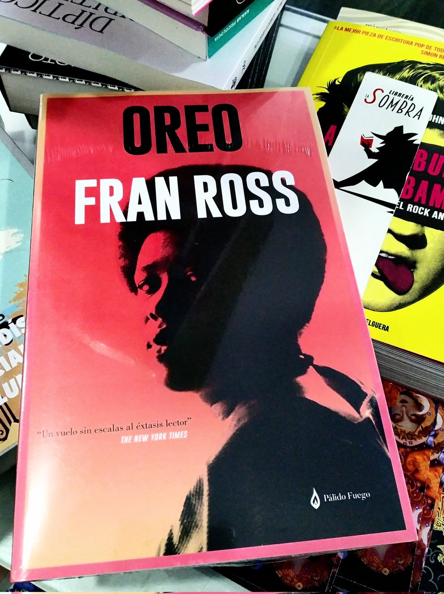 Esta obra maestra ya está en librerías. Por. Fin.

palidofuego.com/oreo-fran-ross/

(Fotografía de <a href="/LaSombraLibros/">LaSombraLibros</a>, donde hay ejemplares que están volando.)