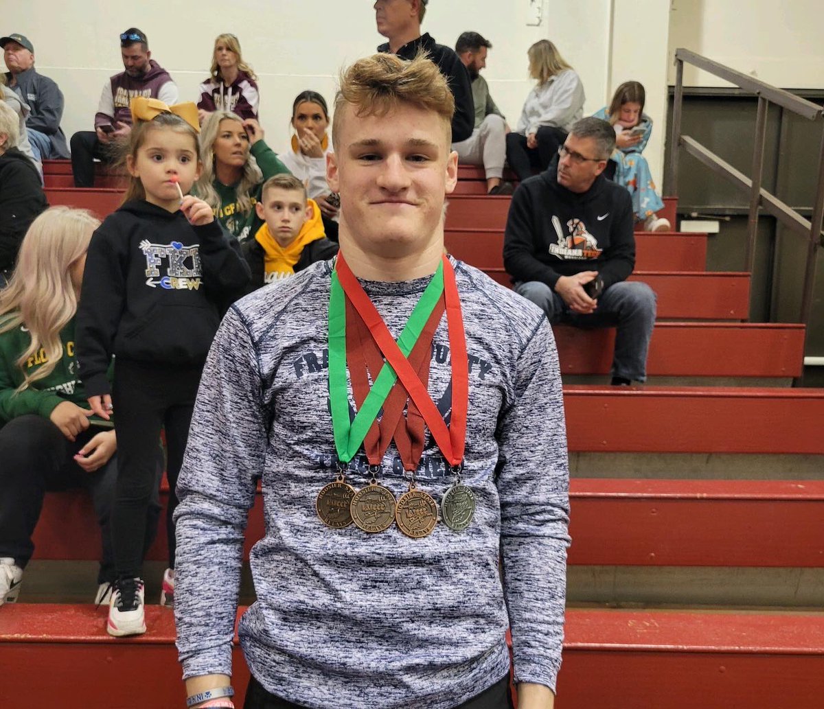 MrDavidson23's tweet photo. This dude had a day!!!!

2nd in long jump 
5th in the 60m
7th in Pole Vault
7th in the 4x200m

Medaled in all four events.  An awesome performances https://t.co/yvTISOoEUi