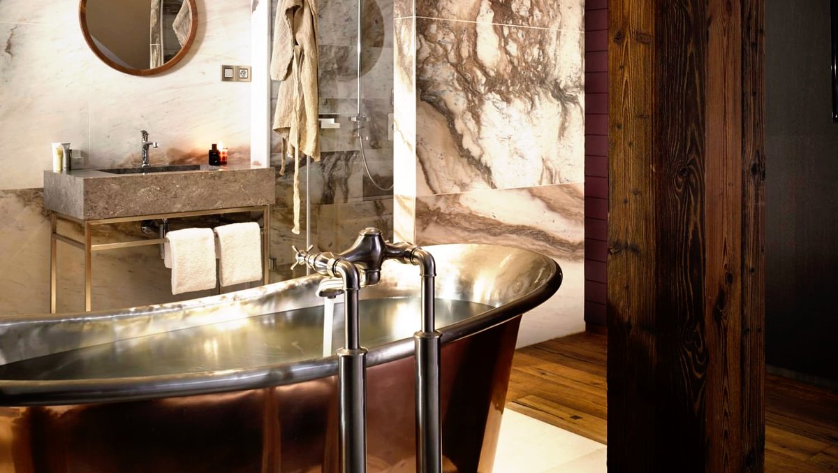 CZECH REPUBLIC: Officially one of Condé Nast Johansen’s World’s finest Hotels and Spas.

Luxe stay in the centre of the Old Town 🛁

roomcard.com/hotel/the-embl…

#czechrepublic #czech #praha #prague #spa