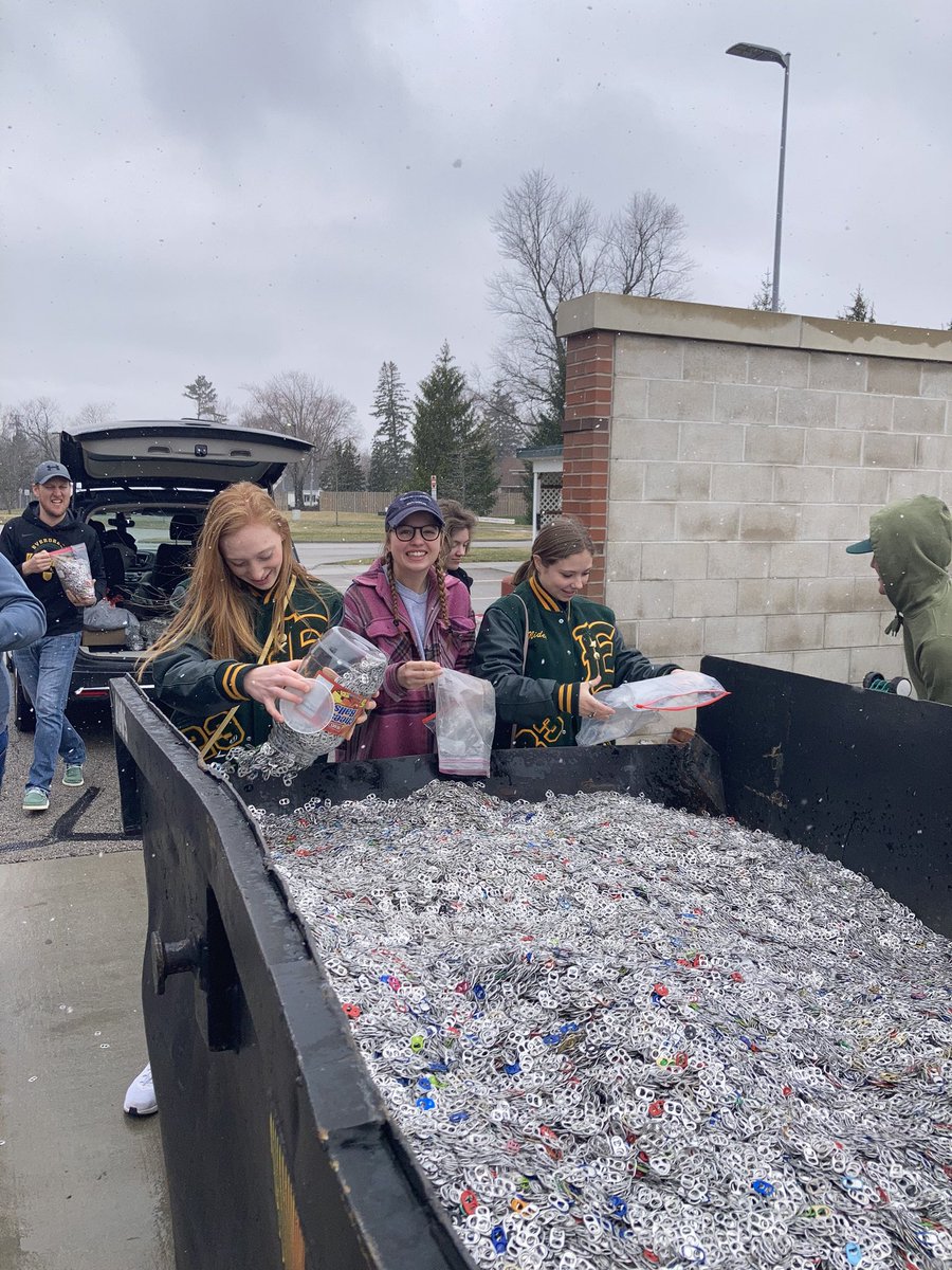 evgnhs's tweet image. For the past month our NHS members have been collecting pop tabs to donate to the Ronald McDonald House. Today we were grateful to have some of our NHS members deliver those pop tabs in person. Thank you so much to everyone helped!