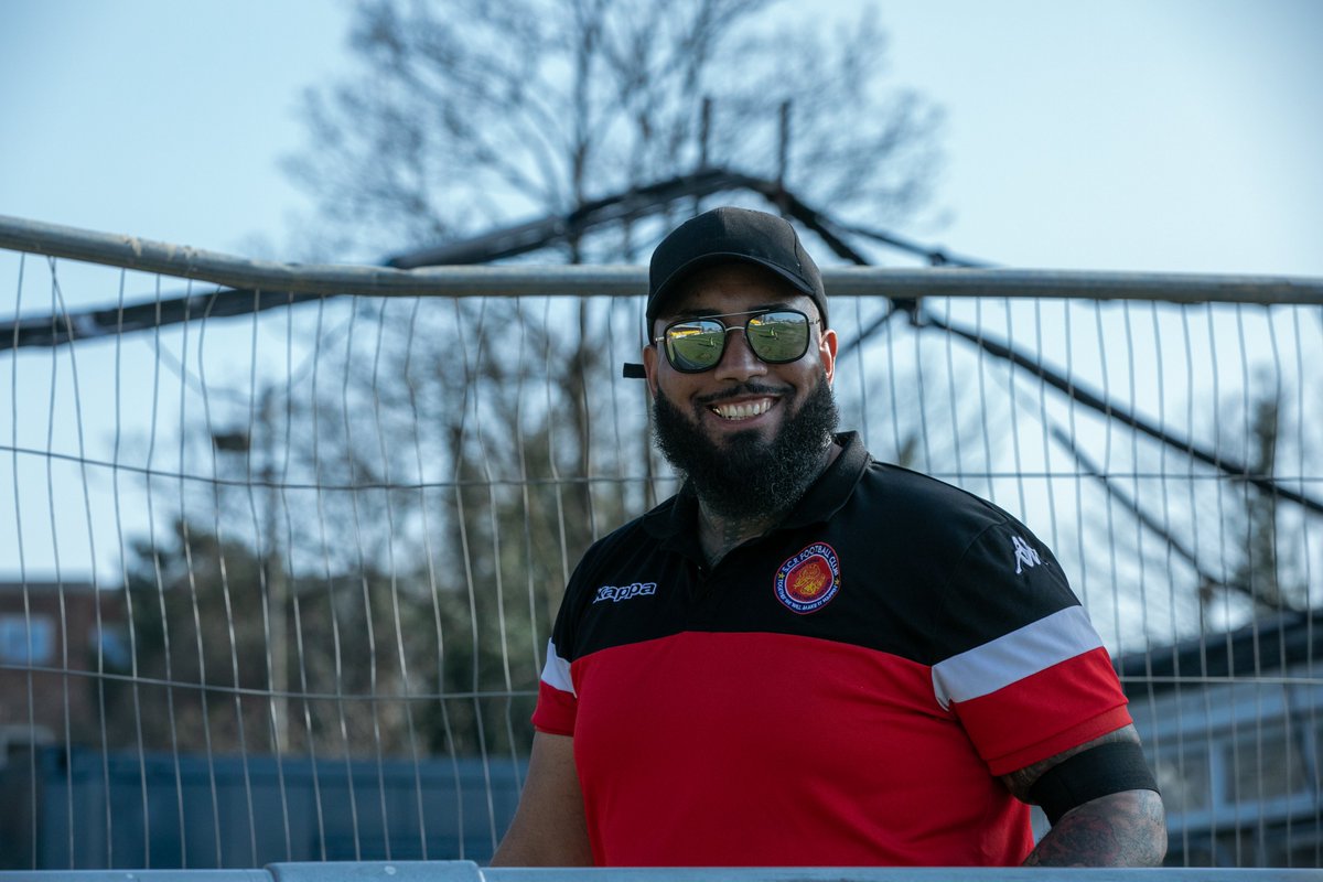 official_scrfc's tweet photo. Coach @23J0YCIE enjoying the sunshine, or is it a really sneaky selfie... https://t.co/sT8tGdX3S7