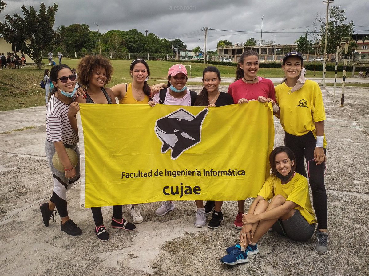 Gran participación de nuestra <a href="/CujaeInf/">Inf_CUJAE</a> en estos juegos, orgullo de todos.
Aquí una parte del equipo de volleyball que también es parte del equipo de fútbol y así están en todo nuestras guerreras 💛
<a href="/AndresCarvaE/">Andres Carvajal</a> <a href="/DanhizDP/">Danhiz Díaz Pereira</a> <a href="/AlmaMater_Rev/">Revista Alma Mater</a> <a href="/modesto_gc/">Modesto Ricardo Gómez Crespo</a> @HumbeDiazCUJAE <a href="/MyMoreno16/">Mailyn Moreno Espino</a>