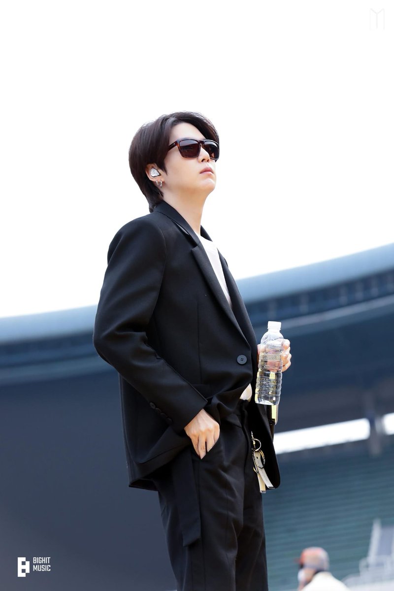 RosaMoti's tweet photo. I'm listening #DAECHWITA the record-breaking songby #Angust aka #SUGA of #BTS (@BTS_twt) https://t.co/5ze4QnJn4g