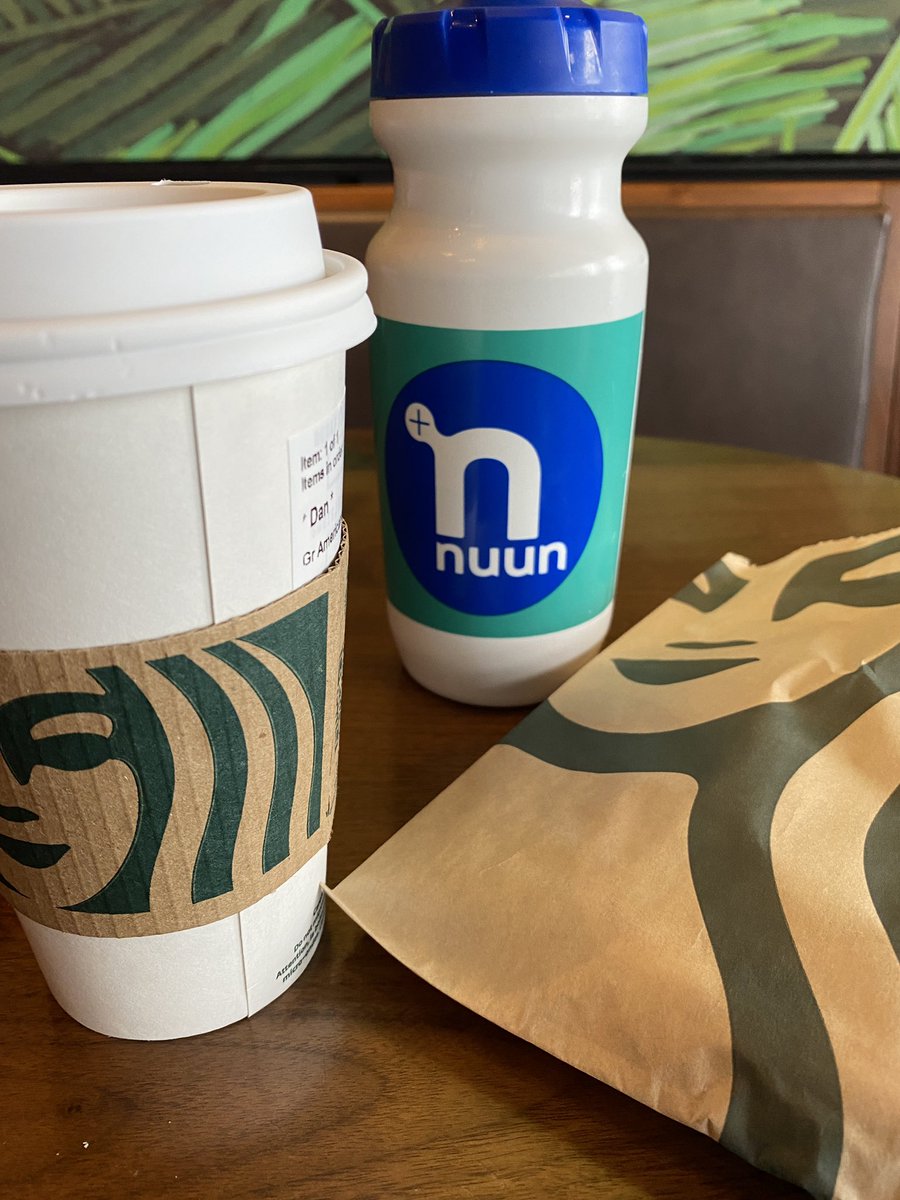 Saturday morning run with Michelle, Suzanne &amp; Julie a nice out and back to remind our legs that they can still move. Coffee rewards <a href="/StarbucksCanada/">Starbucks Canada</a> was a treat. #marathontraijing #roadtochicago #slowandsteady