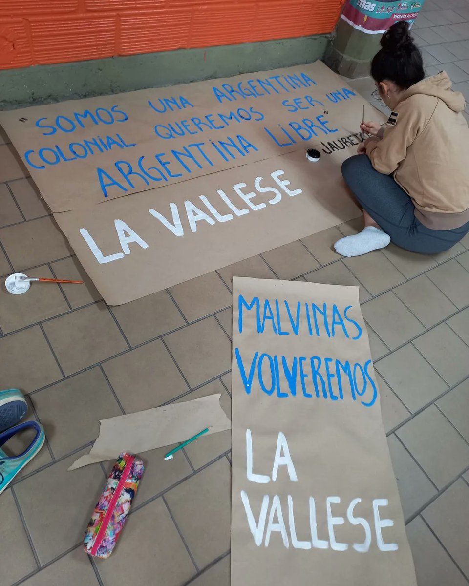 LaValleseFilo's tweet photo. Estas elecciones en #filoyletras votá compañeros, vota La Vallese + @surfilouba en la LISTA 10!!
#filo #uba #elecciones #cefyl #peronismo #MalvinasVolveremos https://t.co/Am14CSwq0f