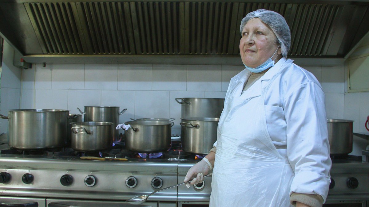 WCKitchen's tweet image. Lidia arrived in Romania with her daughter—she’s now working at WCK partner restaurant Hazzard.

“I know how each of them feel, because I feel it too—I miss my Ukraine, I miss my husband &amp;amp; son, my parents. We all want to go back home &amp;amp; it hurts that we can't.” #ChefsForUkraine