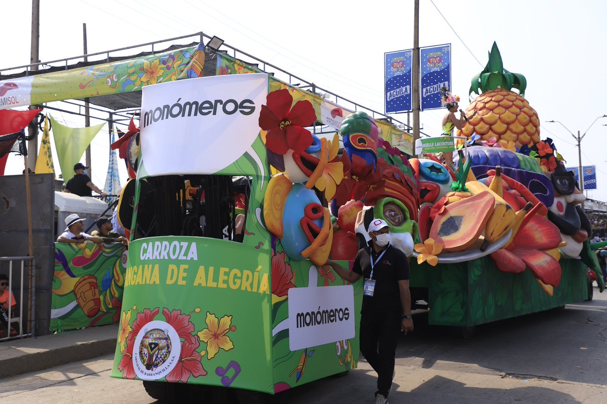¡Postales de lujo en una #BatallaDeFlores que tributó lo más valioso que tenemos: El CAMPO y sus FRUTOS!🍉🍌🍍 

Palangana de Alegría fue nuestra carroza que desfiló por el cumbiódromo ante miles de carnavaleros con nuestra gran invitada <a href="/giselacouture/">giselle lacouture</a>. 

#CarnavalDeBarranquilla