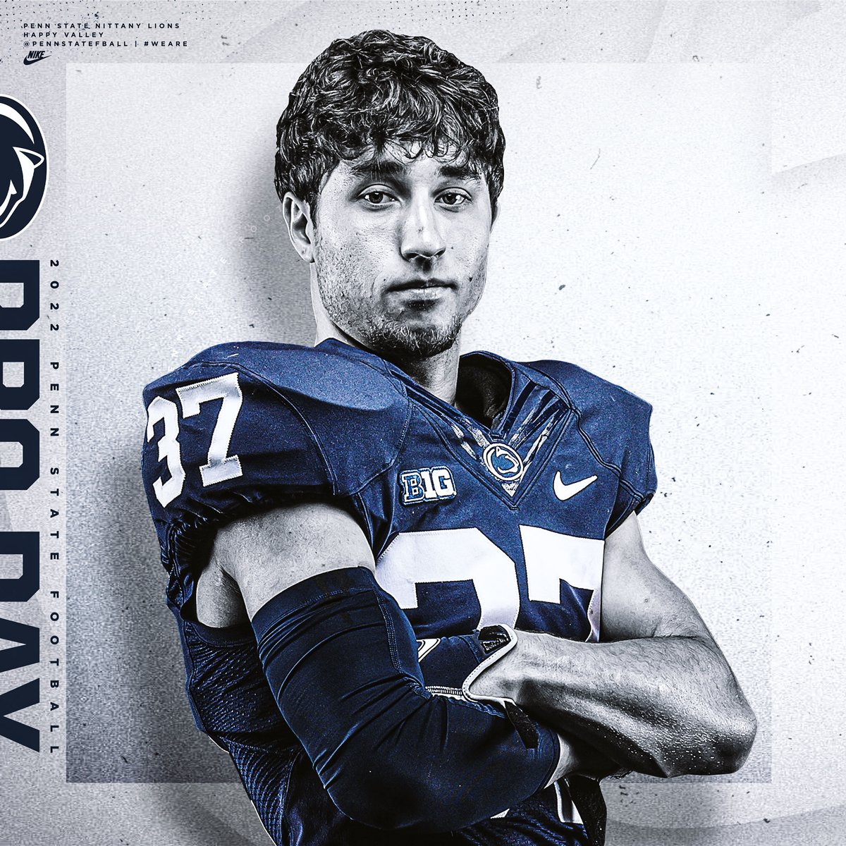 PennStateFball's tweet photo. Man put up some numbers 👀

#WeAre #MadeInHappyValley https://t.co/Wun4mP9rYL