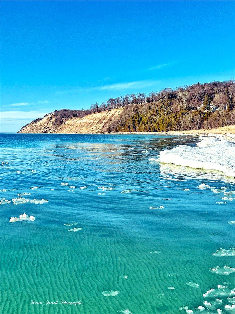 The collision of Spring and Winter in Michigan 💙💙💙 @PureMichigan #michiganawesome #LakeMichigan #puremichigan #NaturePhotography #frankfortmichigan #spring #bluewater #thegreatlakesstate