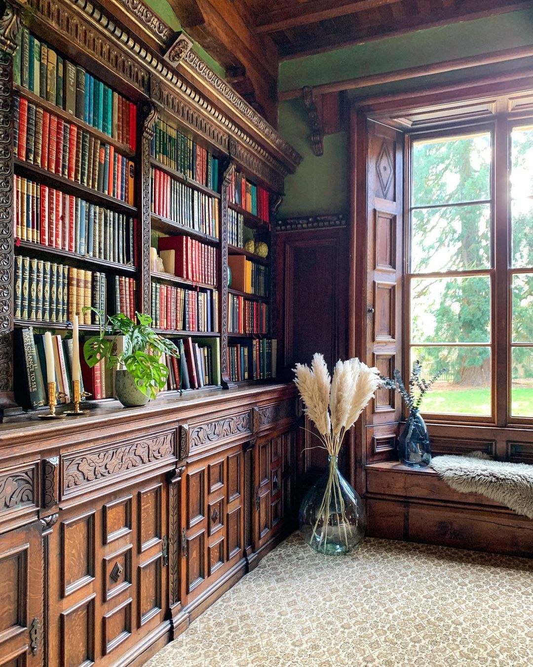 𝙳𝚊𝚛𝚔 𝚊𝚌𝚊𝚍𝚎𝚖𝚒𝚊 𝚍𝚛𝚎𝚊𝚖𝚜 on Twitter "Home library by thesmelthaus https