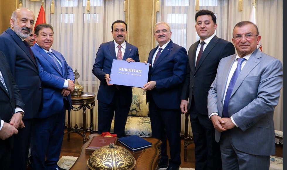 Hatay Belediye Başkanı Lütfü Savaş'ın, "Yeni doğan her 4 çocuktan 3'ü Suriyeli. Biz azınlığa düşeceğiz. Hatay elden gidiyor.'' açıklamalarına soruşturma başlatan Türk Devleti yetkilileri, Diyarbakır Valisi'nin "K*rdistan" pozu hakkında henüz bir açıklama yapmadı.