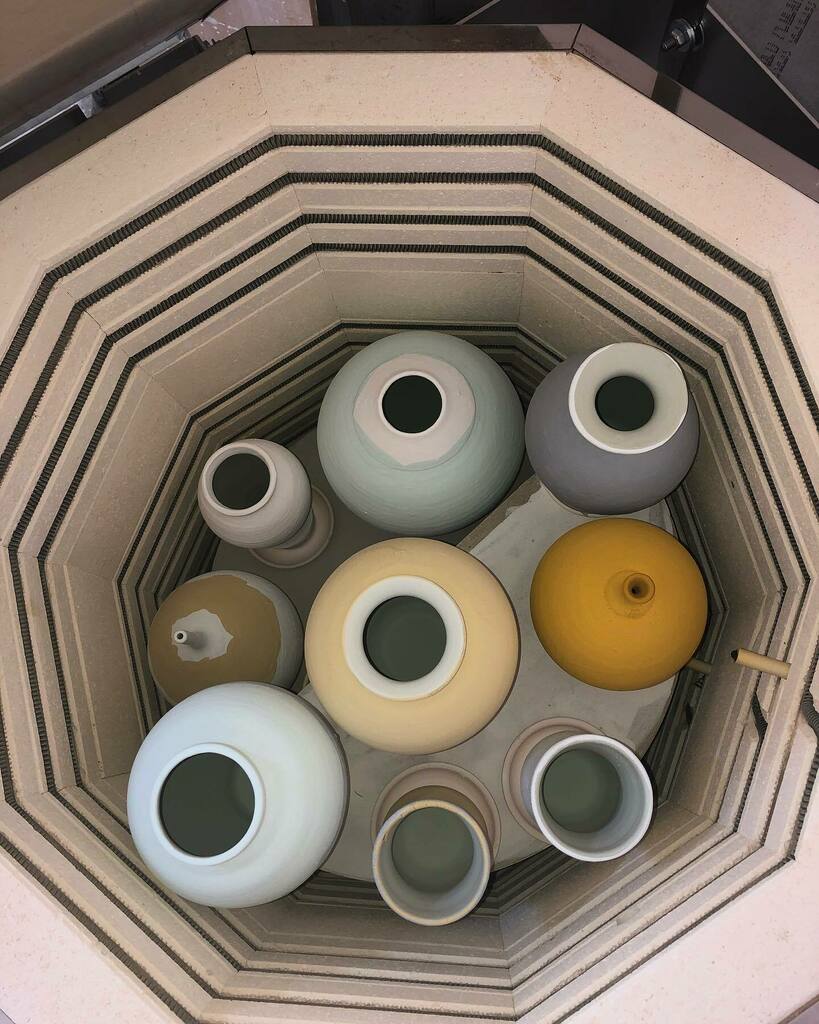 Thirds_Pottery's tweet photo. Before and after…some of the test pots look really good, and as normal, some look pretty shitastic. Trying out some new clays and a couple of the glazes look like they weren’t a fan. I’ll post some individual images of the winners later today when the kiln is fully cool. 

#… https://t.co/T84mQtOkWI