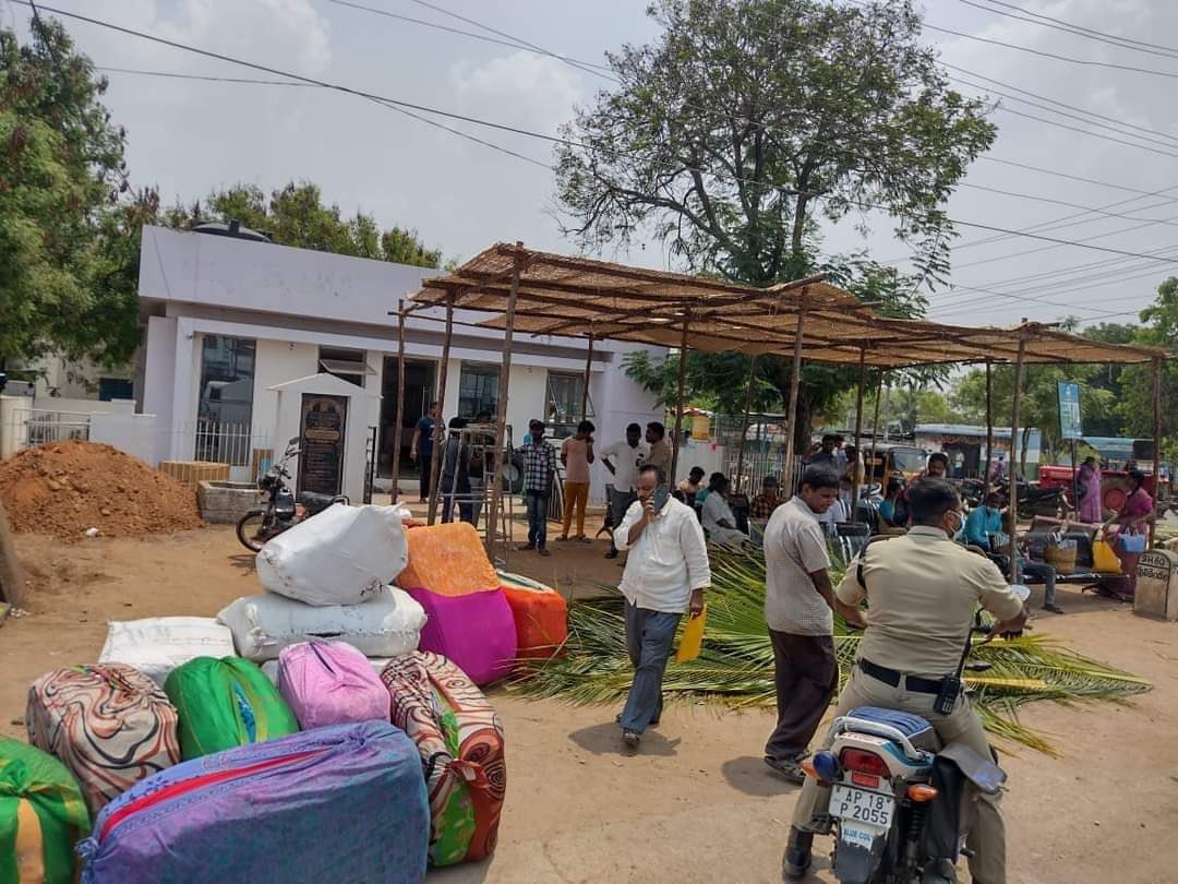 Dasari1734's tweet photo. One familly continuously elected from 1978. Still. No permanent bus stand.. People of AP 👇👇
#VentrukaKudaPeekalema? 
#ByeByeYSJagan https://t.co/ZCkFP1st4f