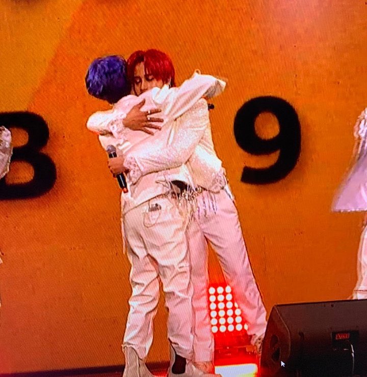jcsflirts's tweet photo. BEH BAKIT KA UMIIYAK?? BEH YUNG JOKEN NAGYAKAPAN!!!😭😭😭

SB19 BACK IN THE BIG DOME 
@SB19Official
#SB19at2022PPOPCON https://t.co/pcovSDEoac