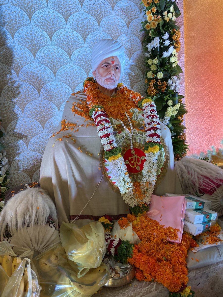 JagatGuru Bhagwan Gopinath Ji Mahraj in HIS new abode in Pune. Puneites are blessed to have regular Darshan from now onwards.