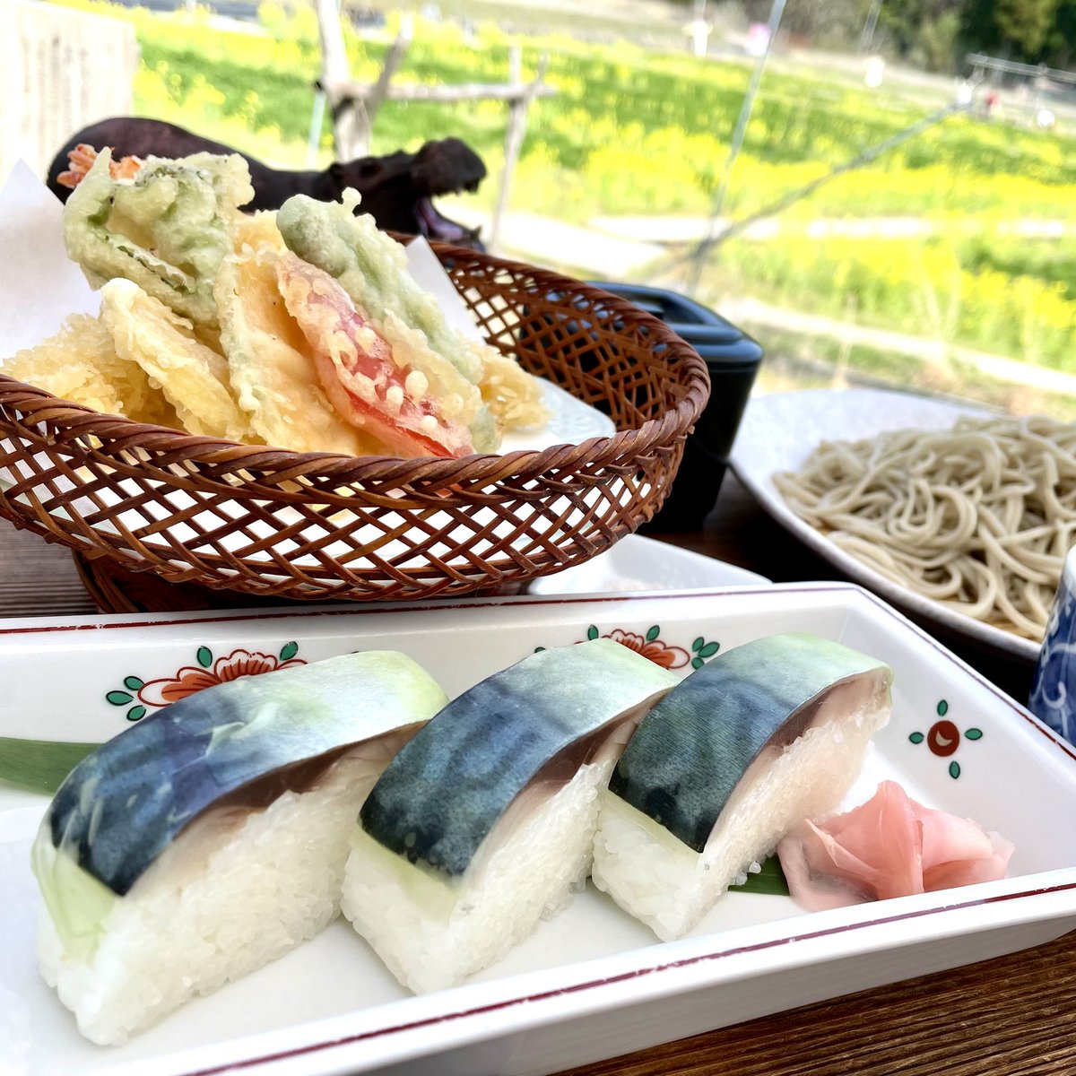 fuchan250's tweet photo. 🌸花見ツーリング🌸
美山の途中で食べた
天麩羅蕎麦と納豆もち🥰 https://t.co/JmPty1jJ4v
