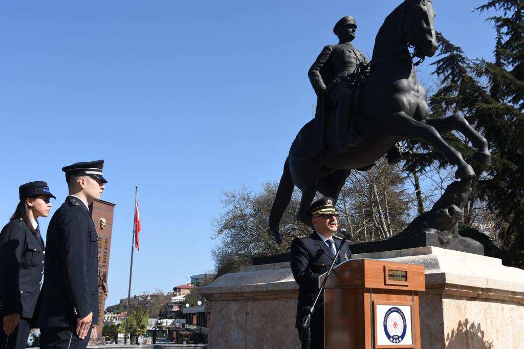 ZEM155's tweet photo. Türk Polis Teşkilatının 177. Kuruluş Yıldönümü, 10 Nisan 2022 Pazar günü saat 10.00 da Atatürk Anıtı’nda, Vali Sayın Mustafa TUTULMAZ, İl Emniyet Müdürümüz Sayın Fahri AKTAŞ, protokol üyeleri, personelimiz...

#TürkPolisTeşkilatı177Yaşında https://t.co/JPNdKhDrNE
