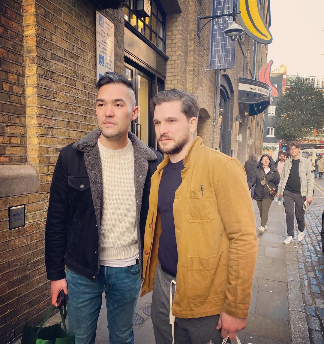 NEW 📲 Kit Harington with a fan via gilles_nvt on instagram.