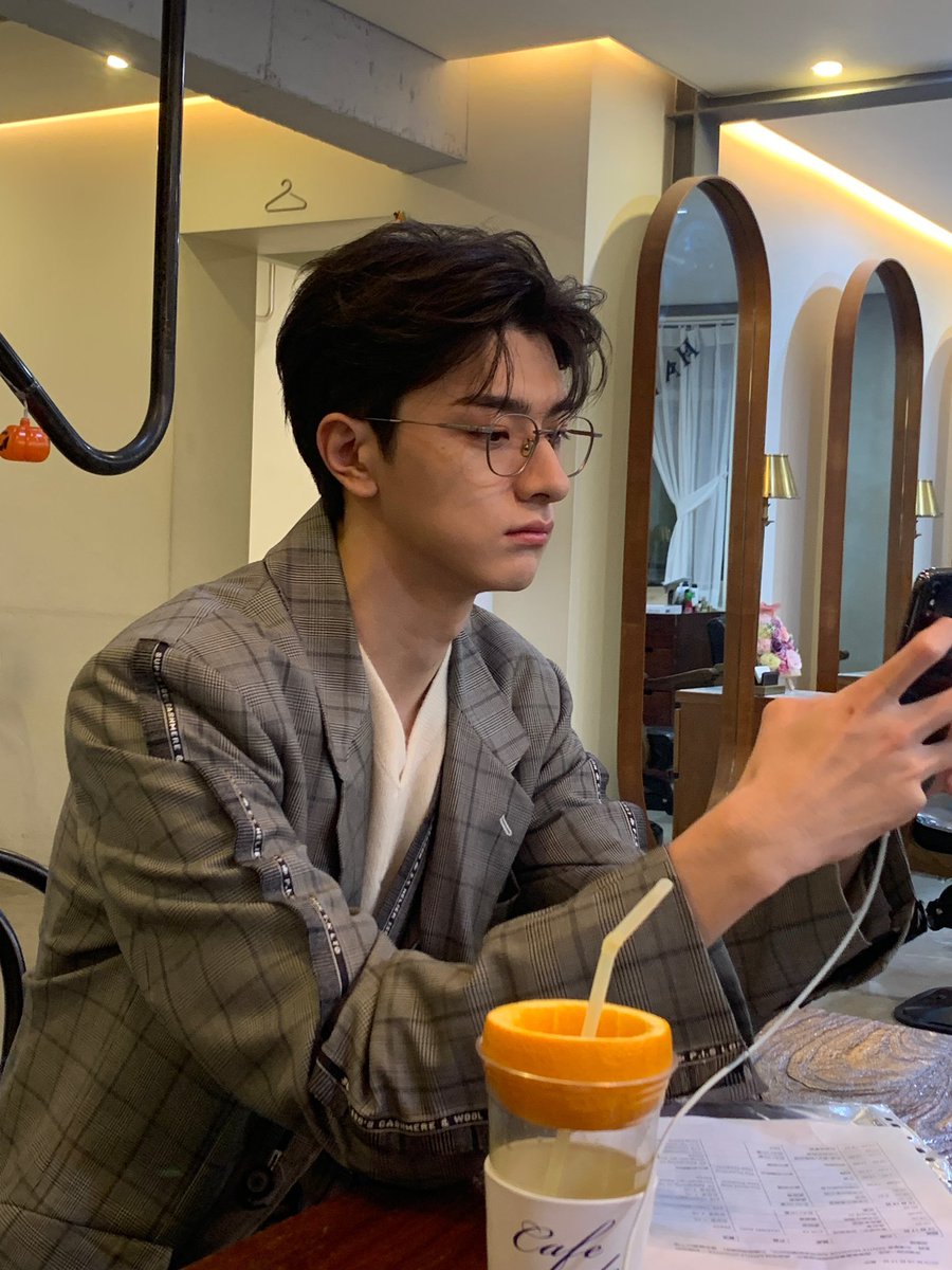 LINYILOVER_TH's tweet photo. 2022.04.10
LinYi Studio’s Weibo Update

สตูมาลงรูปเก่าน้องในสต๊อค
ให้แฟนคลับได้หายคิดถึง

#林一 #LinYi #หลินอี #린이
#LinYiLover_TH #บ้านคนรักหลินอี https://t.co/qrd5t5ckCf