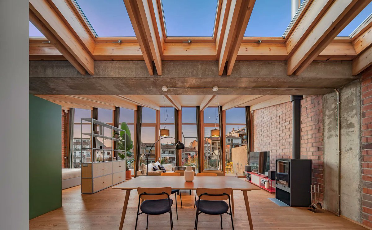 retokommerling's tweet photo. #ComoEnCasaEnNingunSitio _
Casa de l’Esquirol diseñada por SAU Taller d’Arquitectura
Fotografías :Andrés Flajszer a través de @archello 
#Arquitectura #Architecture https://t.co/Vd1RFkzVxI