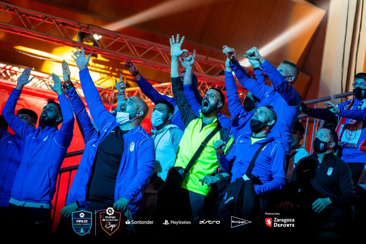 ❤️🤍 Apoyo total de la afición!!

#eLaLigaSantanderCup 🏆

<a href="/dsaanchez_/">dsaanchez</a>
<a href="/JoseBailon11_/">Jotaba 🥶</a>