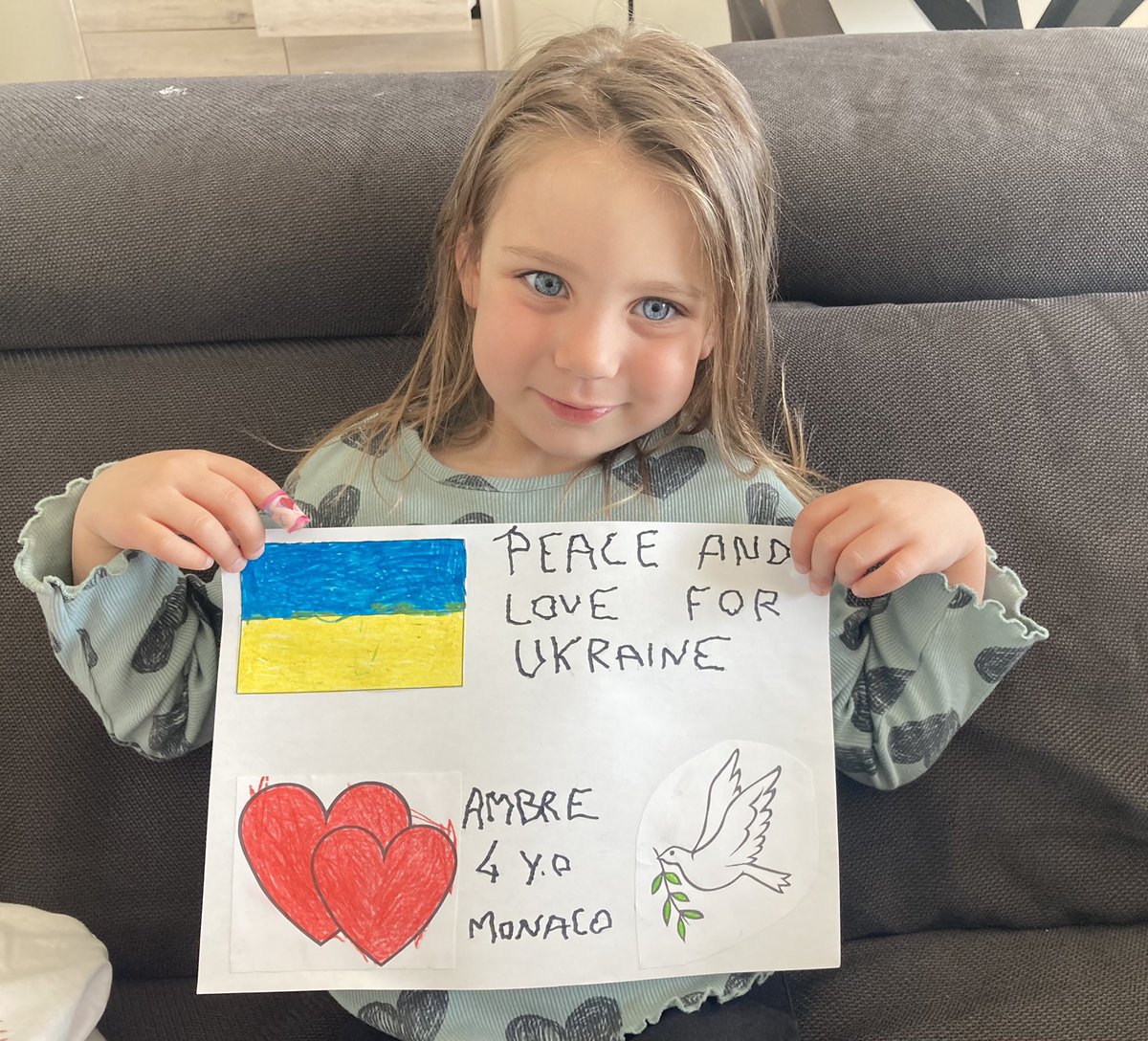 AnaisFanjat's tweet photo. I support Ukraine and its people, in particular children. Every child deserves to live in peace. #UkraineStand #StandUpForUkraine #StandWithUkraine https://t.co/TA33fWucv0