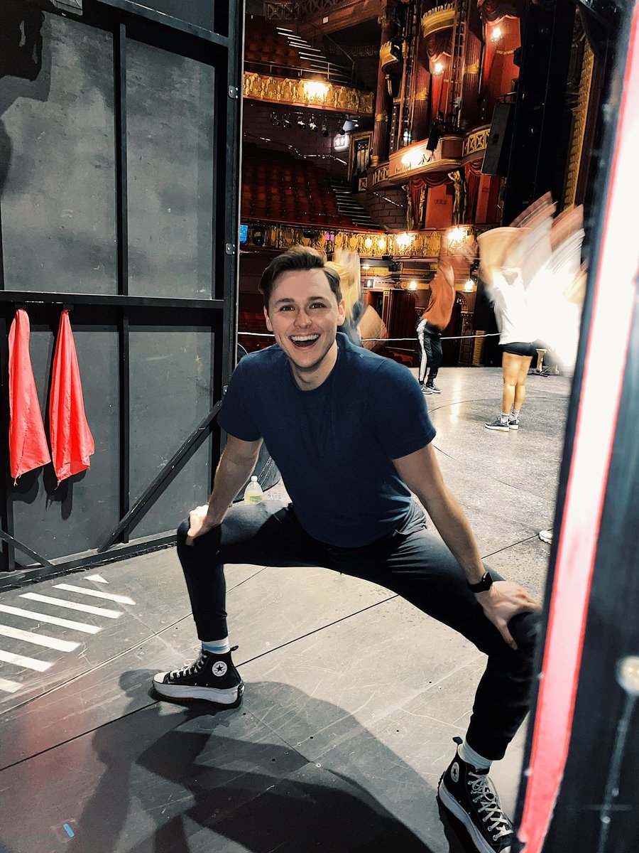 SamMurphy91's tweet image. International ‘Mens-Dance-Audition-Warm-Up’ Stretch.