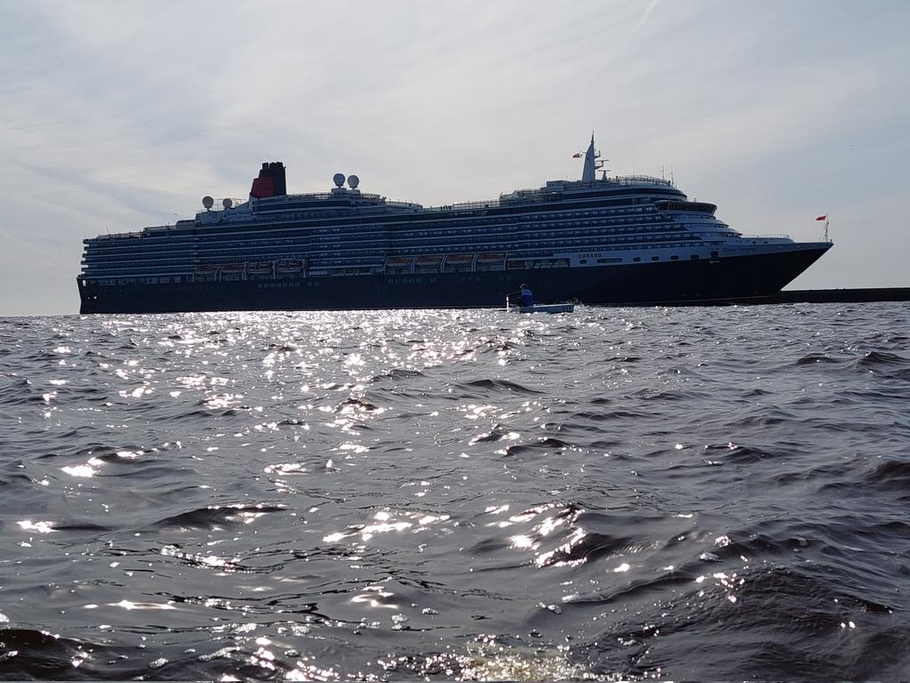 sjr253's tweet photo. Rowing with the big girl this morning! #msqueenvictoria #cunard #tynemouth https://t.co/GLby5DVDsI