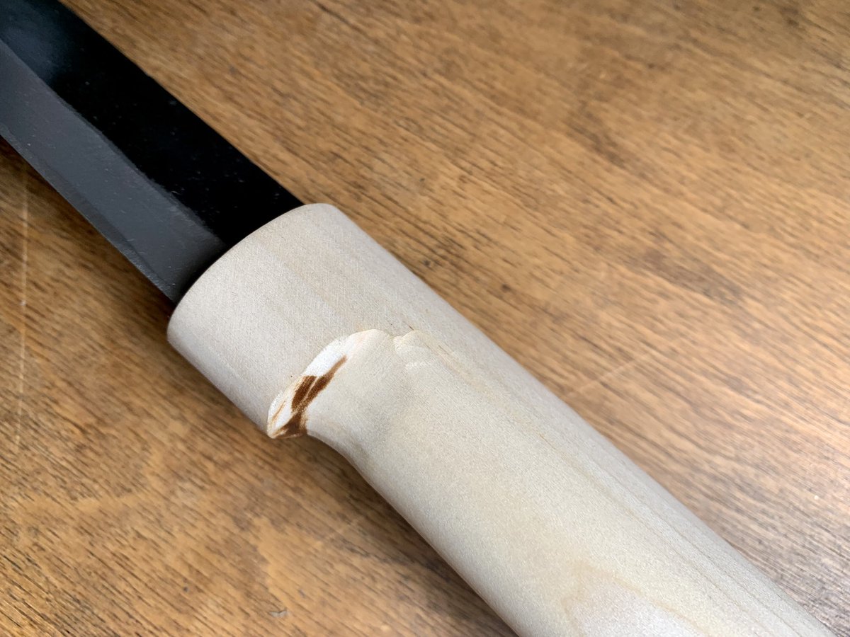 山形打刃物の月山和久マキリ。 刃渡130mm、身幅30mm、刃厚3〜5mm。青紙