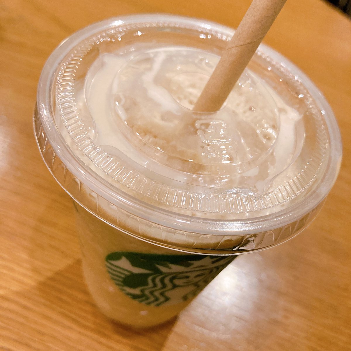 今日はとても暖かくて
散歩するにはいい日でした😊

ついでに #スタバ で  
#コーヒーフラペチーノ ✨

地球環境に配慮した #FSC認証 の
紙ストローを利用しました🍀

#スターバックス
#エシカルライフ
#SDGs