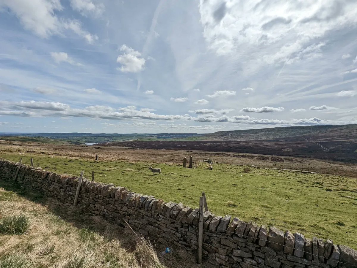 DuksCC's tweet photo. A superb morning ride today out via #Mossley, then over #Standedge, drop down through #Marsden and onto the @hloungebar_ in #Meltham for coffee, before heading up #WessendenHead. A blast down the #SkyeRoad before heading home through #Heyrod. Top ride. https://t.co/zmBTN5evKL