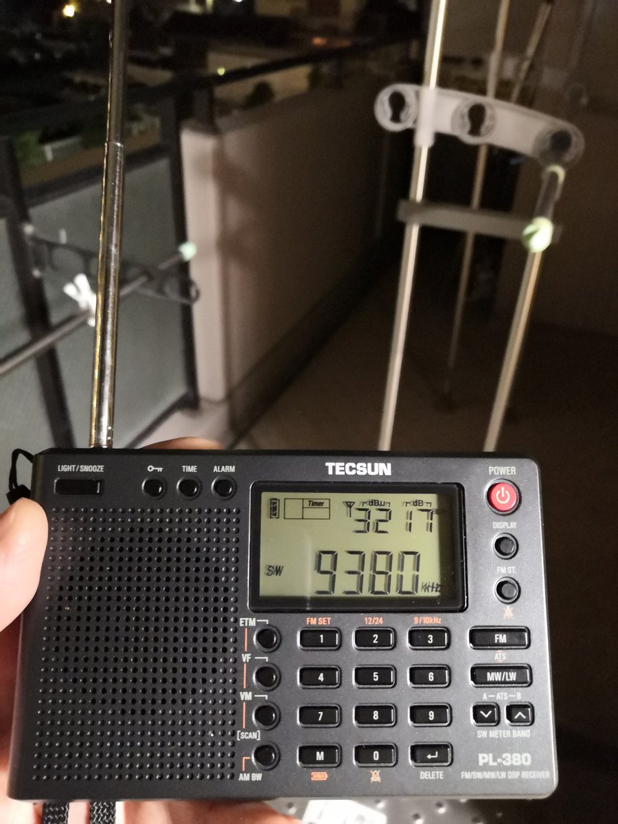 jg3air's tweet photo. ロッドアンテナだけで良好に入感しています。
#KTWR  #フレンドシップラジオ #BCL #9380kHz #PL380  #TECSUN

#KTWR のあとは22:00～ #ラジオタイランド 日本語放送(9390kHz)をどうぞ https://t.co/nt8kjreRK7