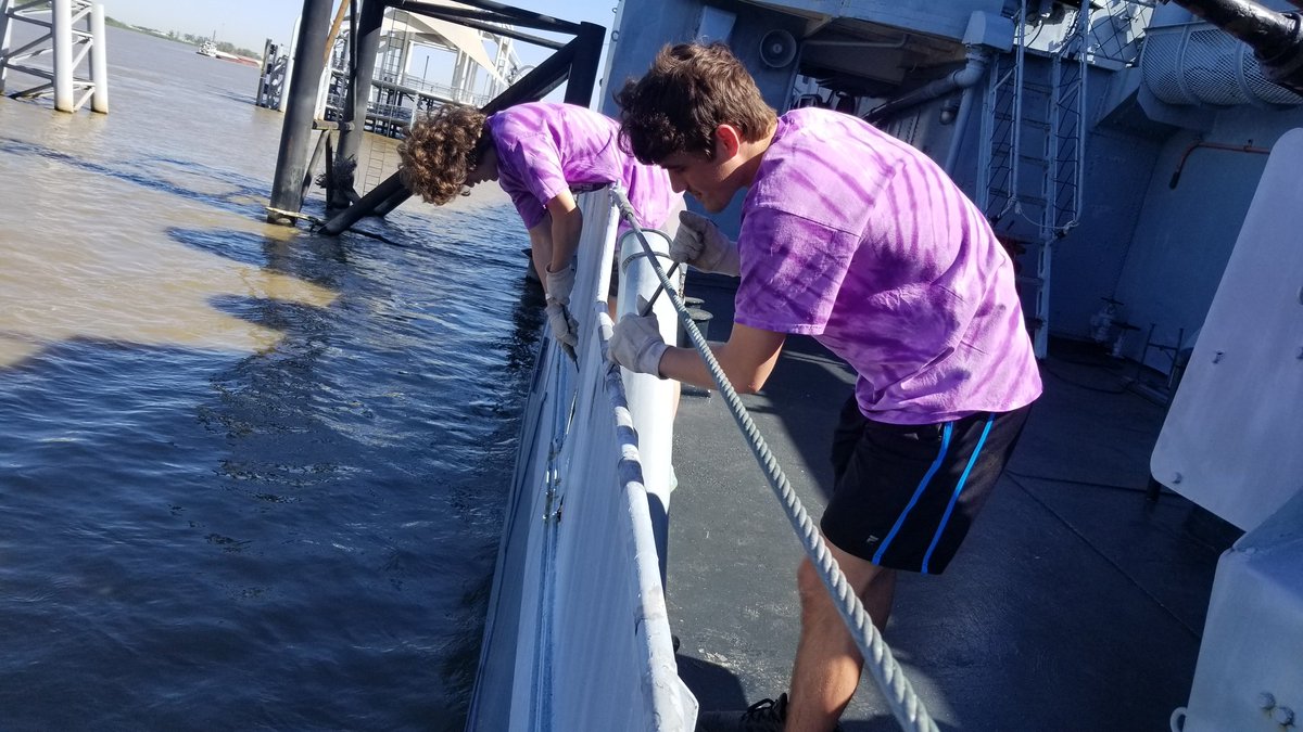 USSKIDD_DD661's tweet photo. #MiniFieldDay - LSU Geaux Big - (04/09/2022) - 23 students scraped loose paint aboard ship as part of @LSUCampusLife's largest day of service.

Join us! Email tnessmith@usskidd.com today! 

#volunteer #communityservice #givingback #shipshape #paintprep #destroyer #museum https://t.co/iqonDGJkaB