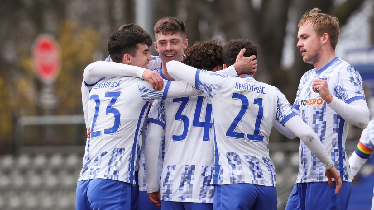 HerthaBubis's tweet photo. 90': 5️⃣:0️⃣! 😍 Dit war's für heute! 🔚 Der Blick auf die Anzeigetafel macht uns stolz & glücklich! 💙
#BSCU23 #BSCFUE | 5:0 | #HaHoHe https://t.co/k92vR9pjAc