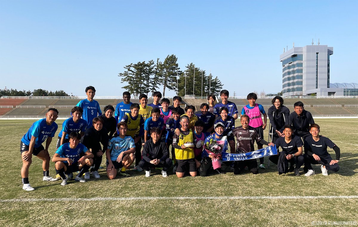 fkiutd_official's tweet photo. 試合後にはもう1つセレモニーが✨

選手スタッフ全員でスタジアムDJを務めるDJ NAOYA（@naoyacarpediem ）の結婚をお祝いしました🥰

改めて、ご結婚おめでとうございます💍
DJ NAOYAの熱さに負けないくらい、チームも熱く戦います🔥
共に福井を盛り上げていきましょう！💫

#fukuiunited
#ALL福井 https://t.co/ClkxaXjCnw