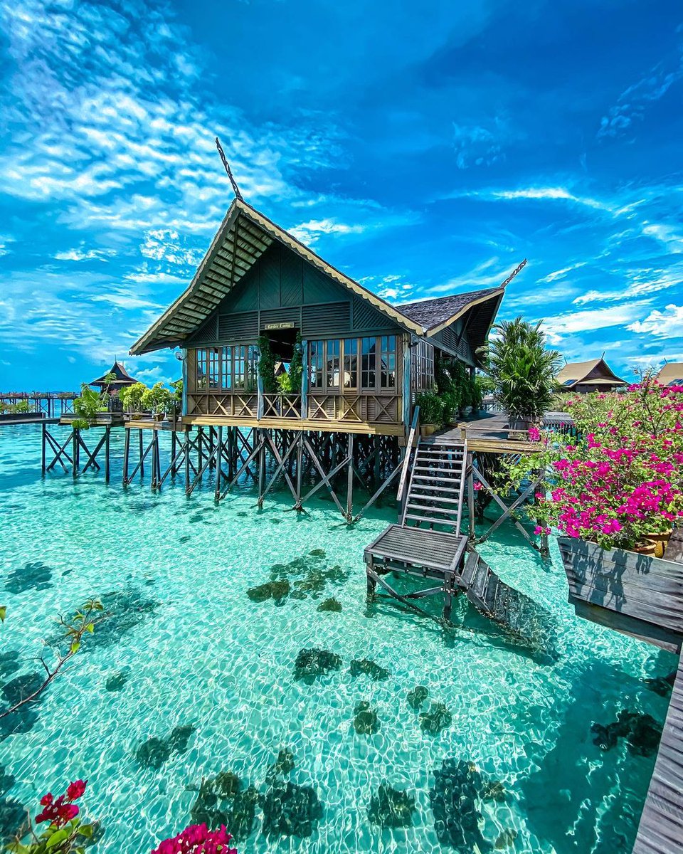 Location: Sipadan Kapalai Dive Resort
Photo by lynnl0107 | Instagram