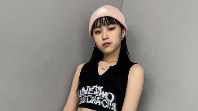 dailysrj's tweet photo. dont know if i want to be her or be with her https://t.co/jkXgHLWEXE