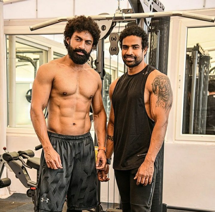 FP-9IOdWYAo9_3K?format=jpg&name=900x900