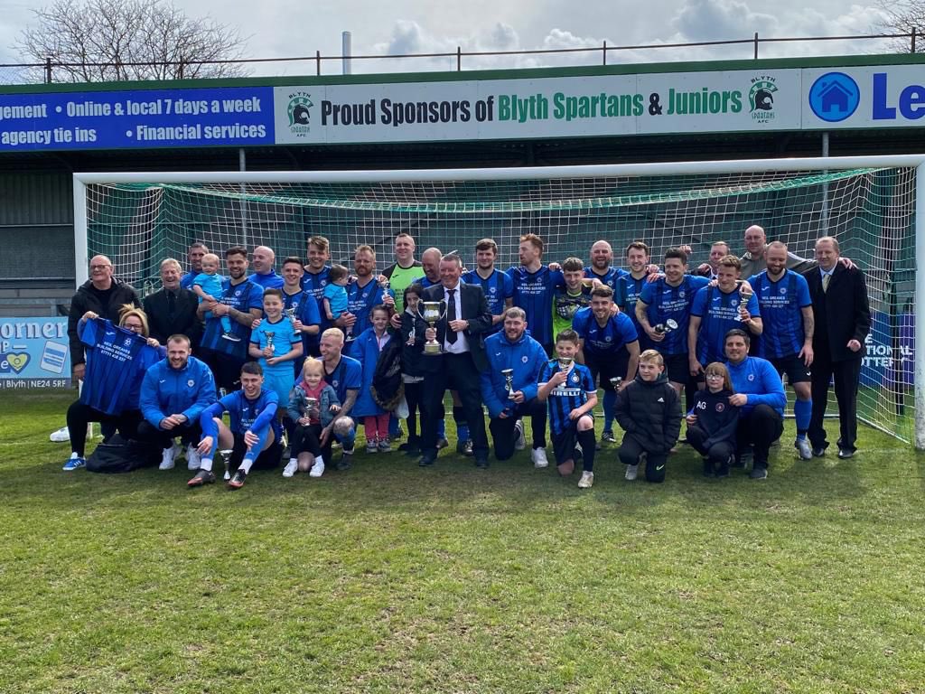 BeneSnipers's tweet photo. Bob sturrock cup winners 2021/22
Snipers 3-2 @Dudley_FC
Cracking game with goals from @waughlee1 and 2 from man of the match @k30evc
#upthesnipers #letsgetsmashed https://t.co/PXsotpbLzp