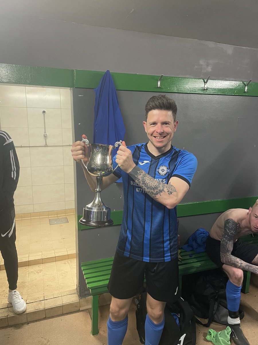 BeneSnipers's tweet photo. Bob sturrock cup winners 2021/22
Snipers 3-2 @Dudley_FC
Cracking game with goals from @waughlee1 and 2 from man of the match @k30evc
#upthesnipers #letsgetsmashed https://t.co/PXsotpbLzp