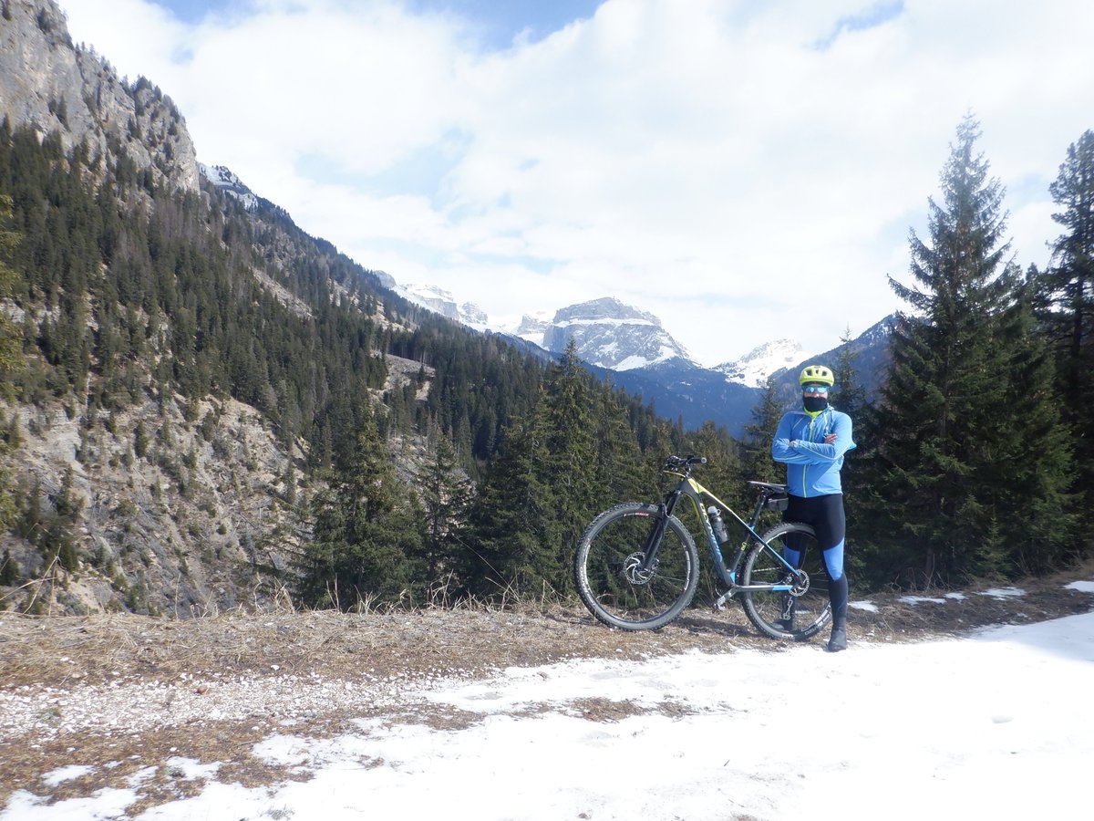 Peaks2Go's tweet photo. Welcome back mountain bike.
Bentornata #MountainBike.
#Peaks2Go #MountainLeader #Dolomiti #ValDiFassa #Mountain #Montagna #MTB #Outdoor #Adventure #Avventura #Nature #Natura #Landscapes #CrossCountry #Biking #Cycling #Ciclismo #NaturePhotography #MountainLife #GetOutside #Spring https://t.co/ZxmXDqxOee