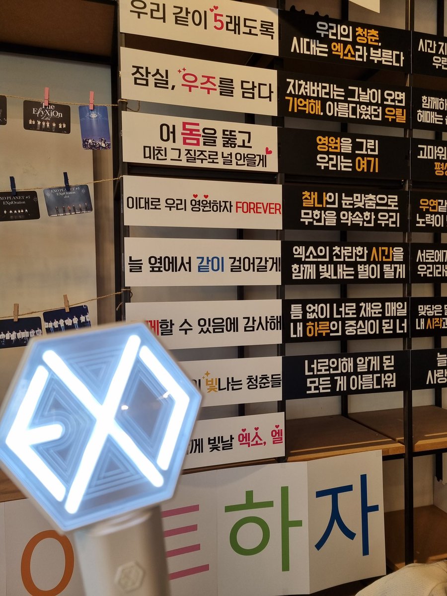 AlwaysHappy_EXO's tweet photo. 엑소 데뷔 10주년 기념 카페♥️

#엑소와_엑소엘의_열번째_봄나들이 #언제나_우린_너희편_오래도록_함께하자

 @L1485_BDAY https://t.co/YSzgWJQvIj