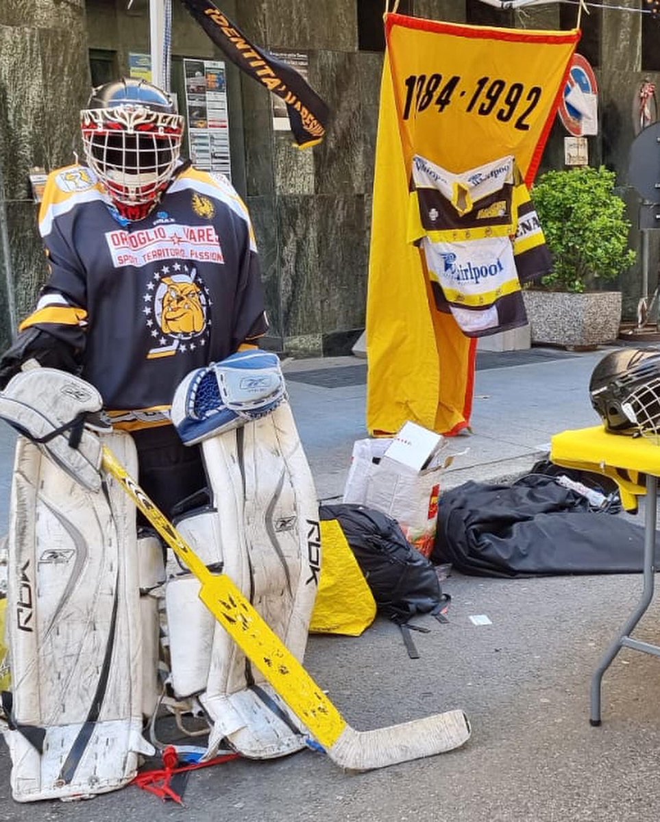Anche oggi presenti alla @ecorunvarese al villaggio dello sport a Varese.🏃💪🏻

Venite a provare l'emozione di fare gol! Vi aspettiamo in Via Bernascone!🏒

#mastini #varese #hockey